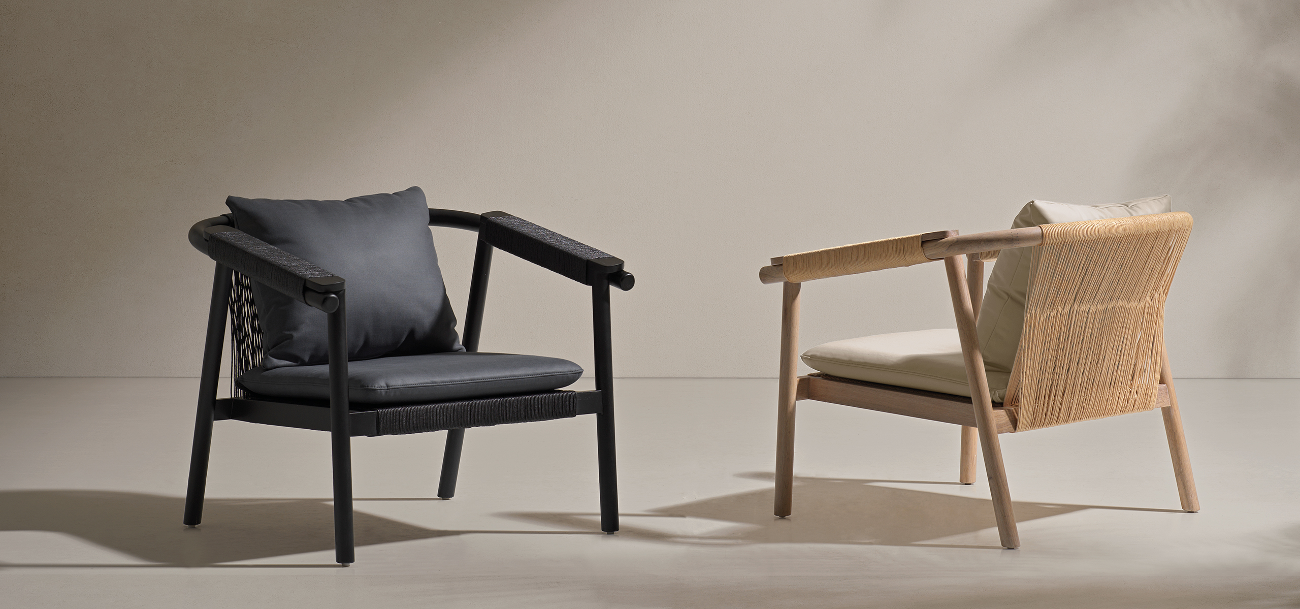 Outdoor scene with a metal swing distributed by Sidycus